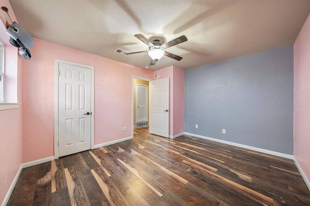 1217 W Redbud Drive, Hurst, TX 76053 1217 W Redbud Drive, Hurst, TX 76053