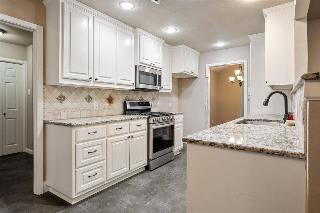 1217 W Redbud Drive, Hurst, TX 76053 1217 W Redbud Drive, Hurst, TX 76053