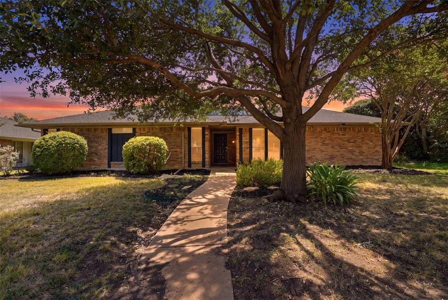 Property photo for 1000 Lexington Drive, Plano, TX