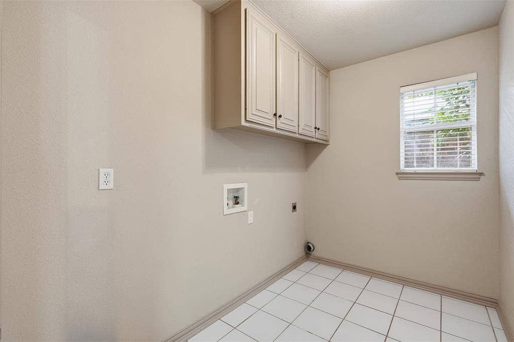 3318 Summergrove Drive, Arlington, TX 76001 3318 Summergrove Drive, Arlington, TX 76001