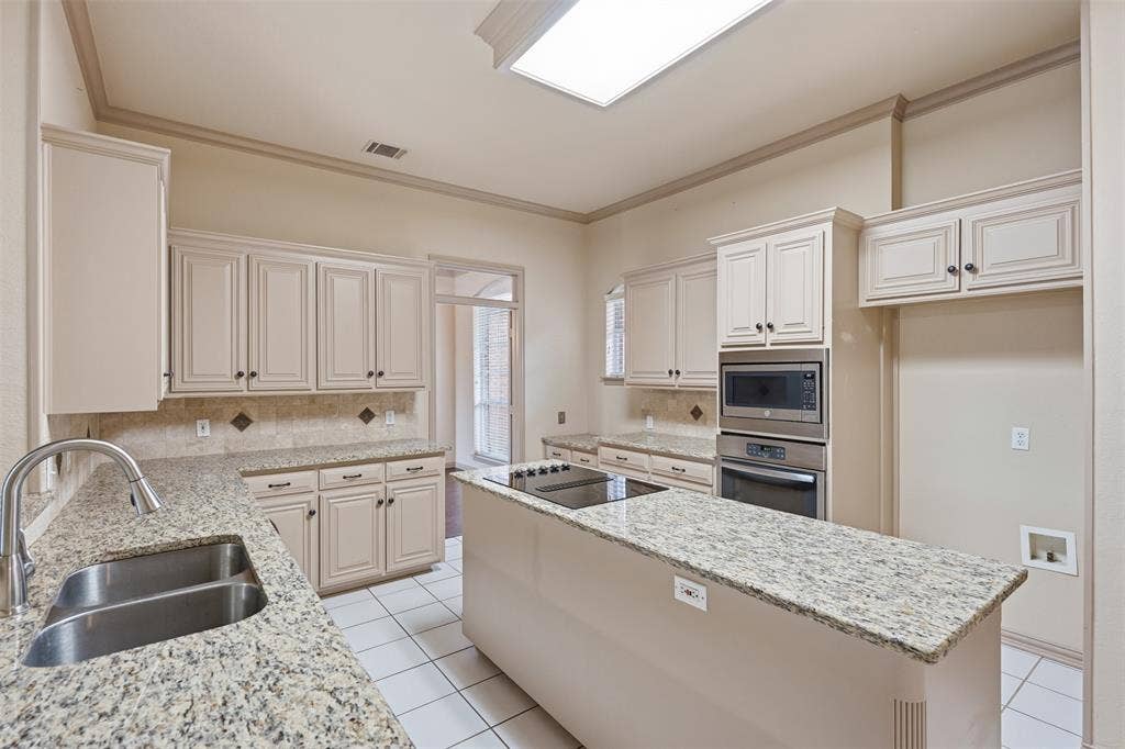 3318 Summergrove Drive, Arlington, TX 76001 3318 Summergrove Drive, Arlington, TX 76001