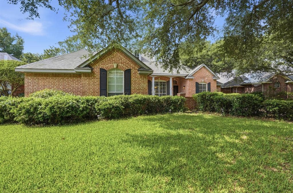 3318 Summergrove Drive, Arlington, TX 76001 3318 Summergrove Drive, Arlington, TX 76001
