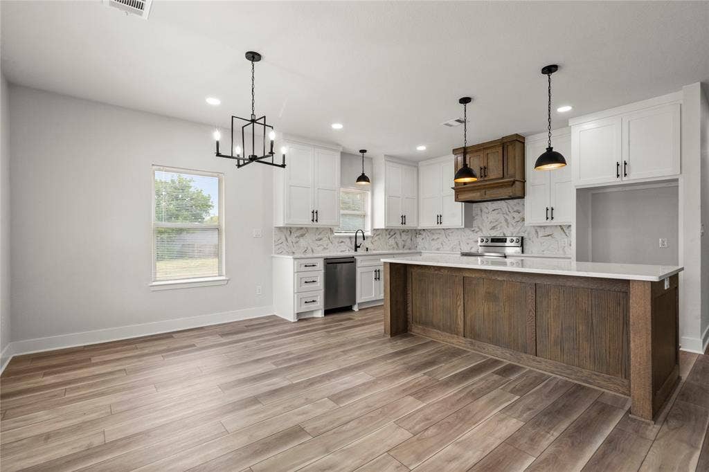 214 Rogers Street, McGregor, TX 76657