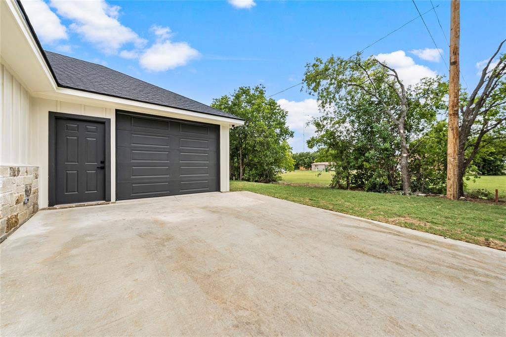 214 Rogers Street, McGregor, TX 76657