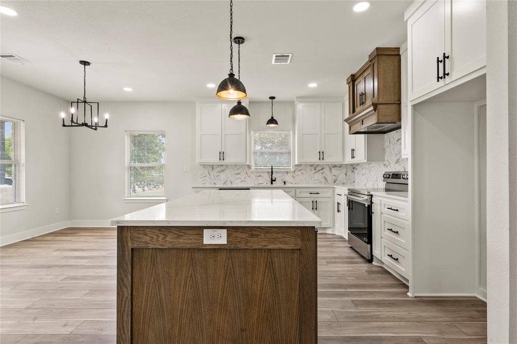 214 Rogers Street, McGregor, TX 76657