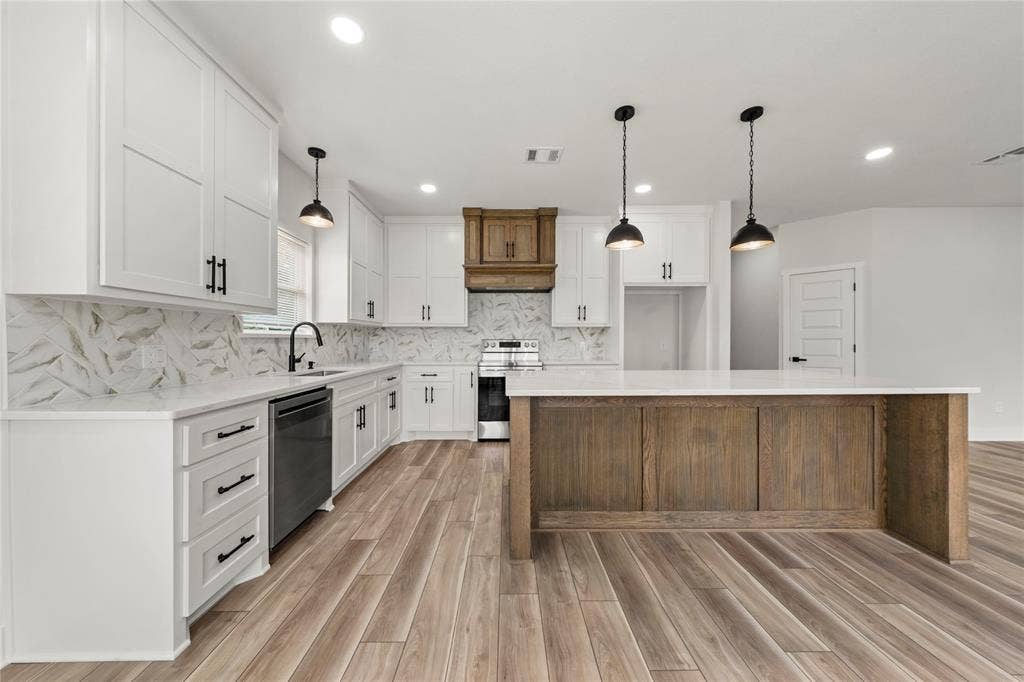 214 Rogers Street, McGregor, TX 76657