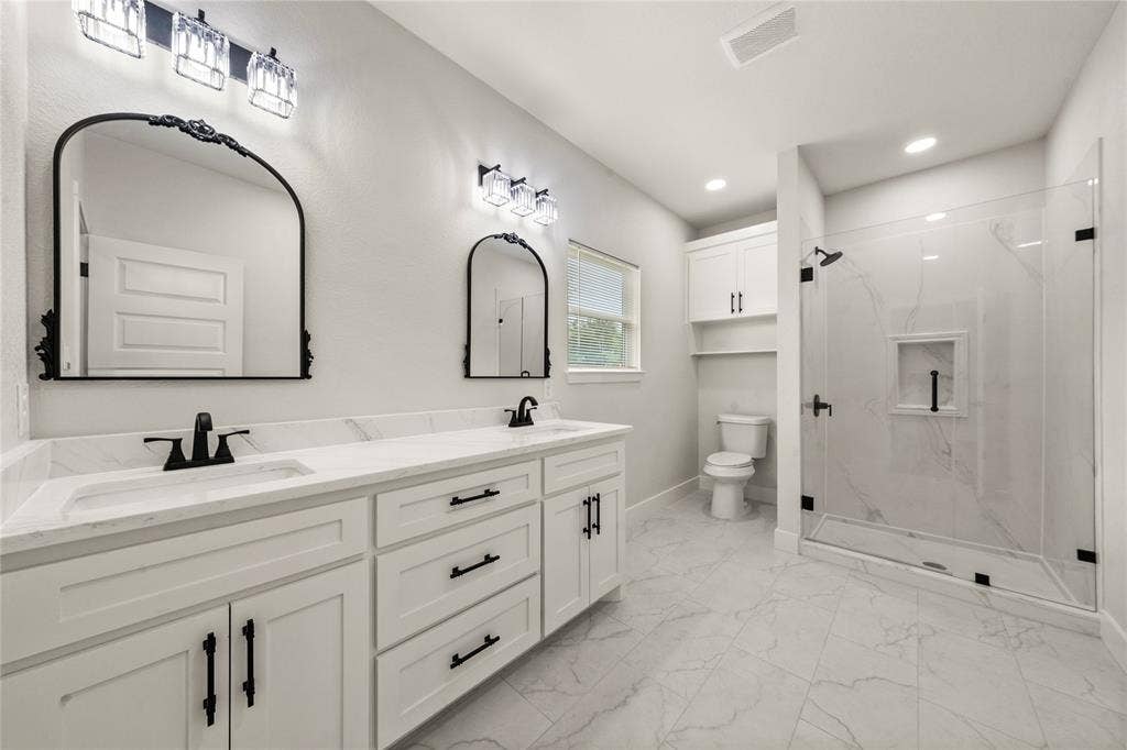 214 Rogers Street, McGregor, TX 76657