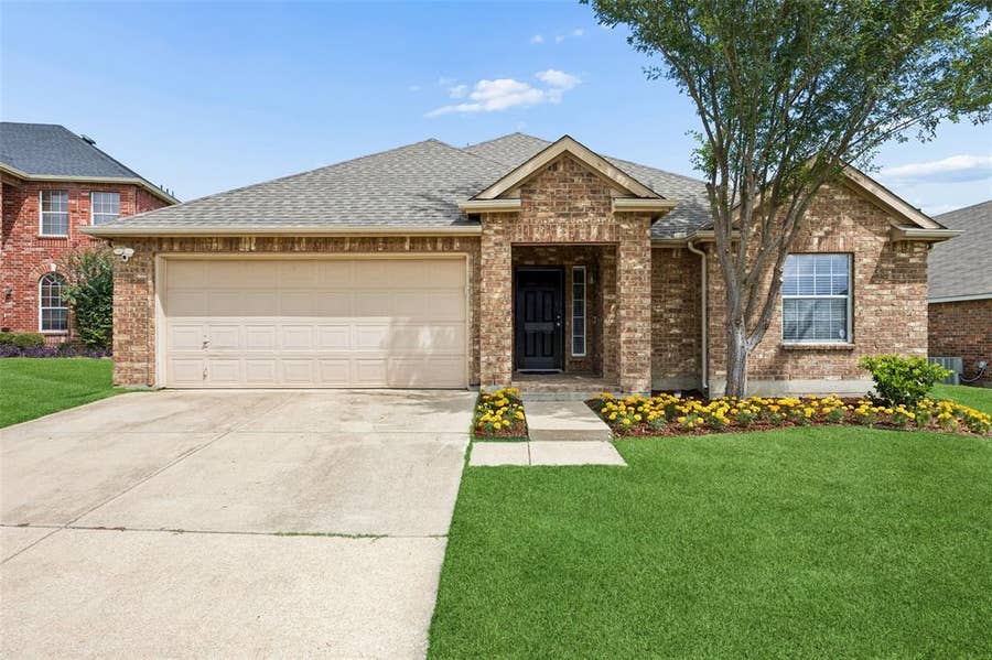Property photo for 505 Cassia Way, Arlington, TX