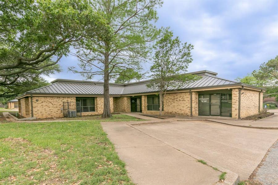 Property photo for 736 N Fielder Road, Arlington, TX