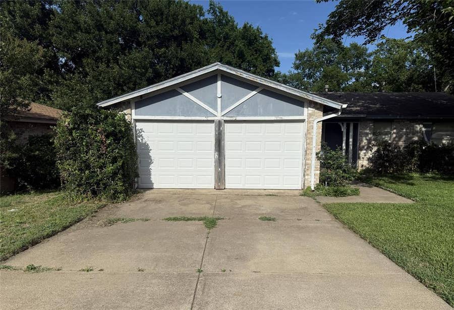 Property photo for 1410 Oakbrook Street, Lancaster, TX
