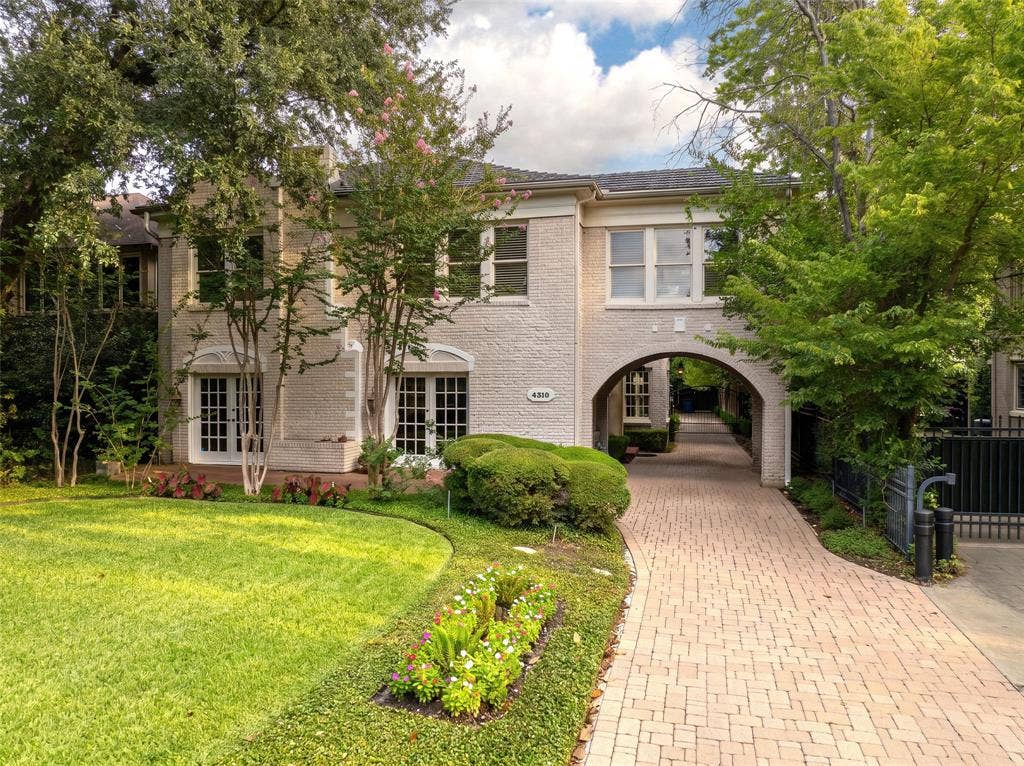 4310 Rawlins Street, Dallas, TX 75219 Covered Parking under Port Cochère at Entrance to home