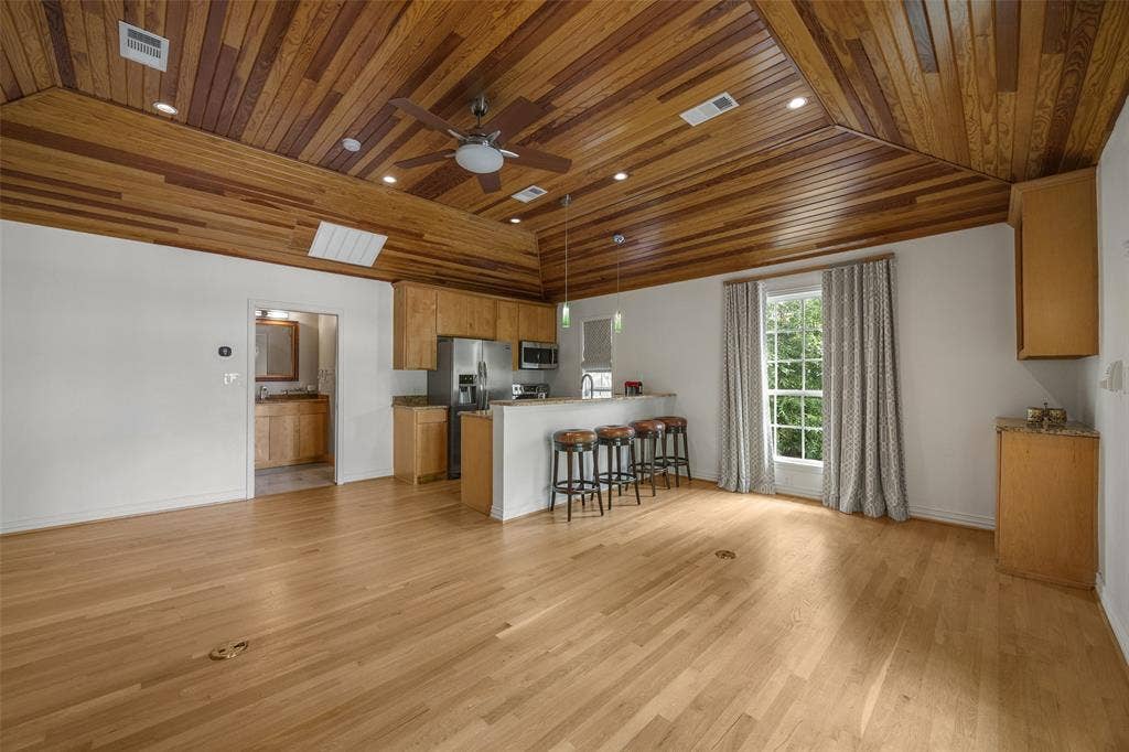 4310 Rawlins Street, Dallas, TX 75219 Fully equipped Guest Suite