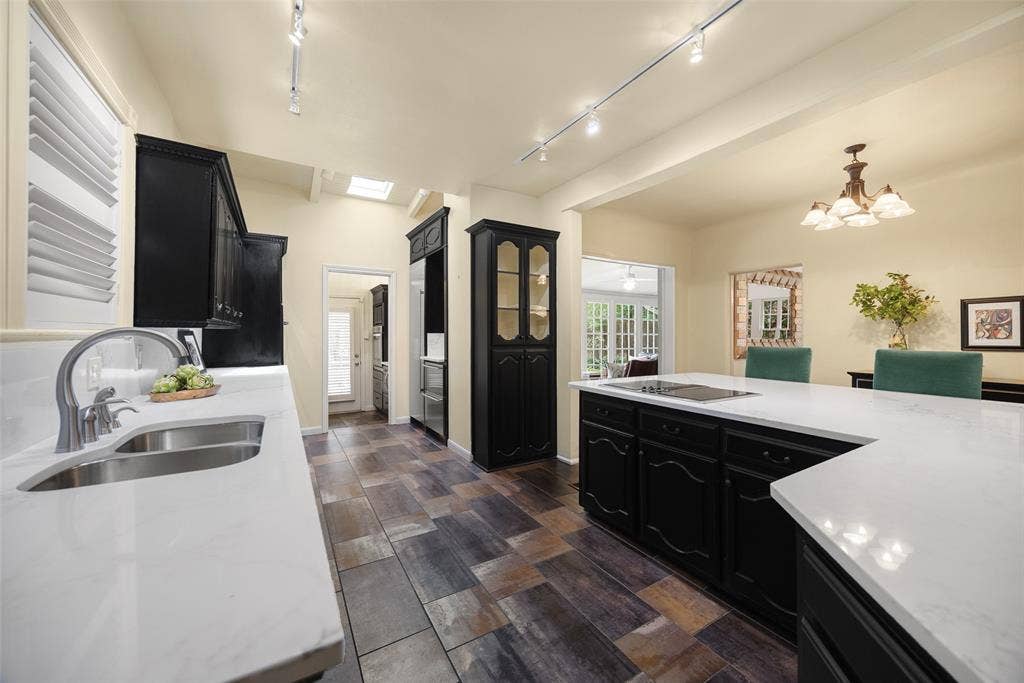 4310 Rawlins Street, Dallas, TX 75219 New Quartz Countertops