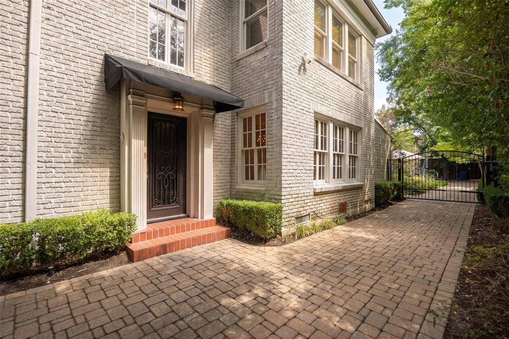 4310 Rawlins Street, Dallas, TX 75219 Entrance