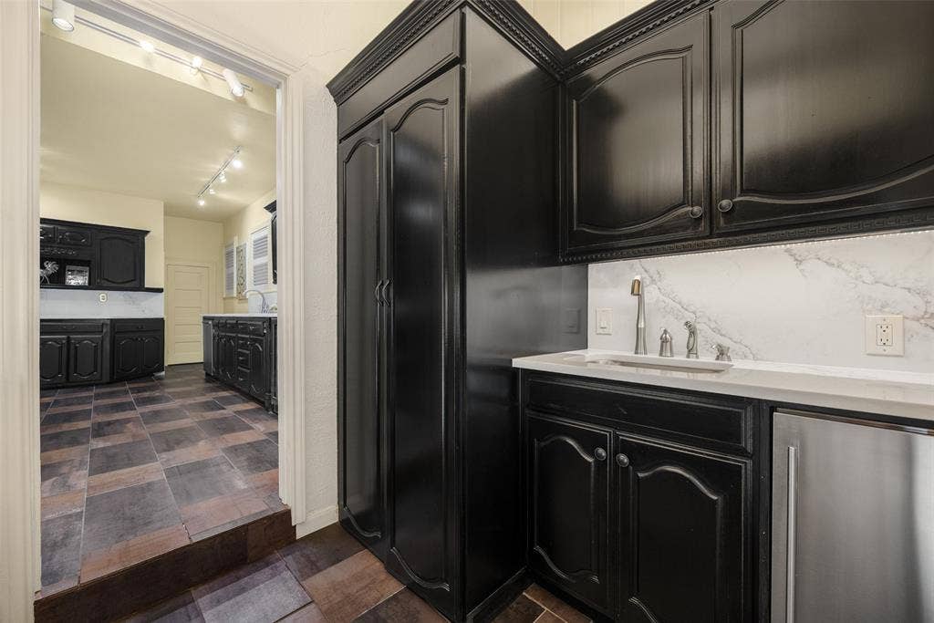 4310 Rawlins Street, Dallas, TX 75219 Attached Utility and Catering Kitchen Opens to Outdoor Kitchen