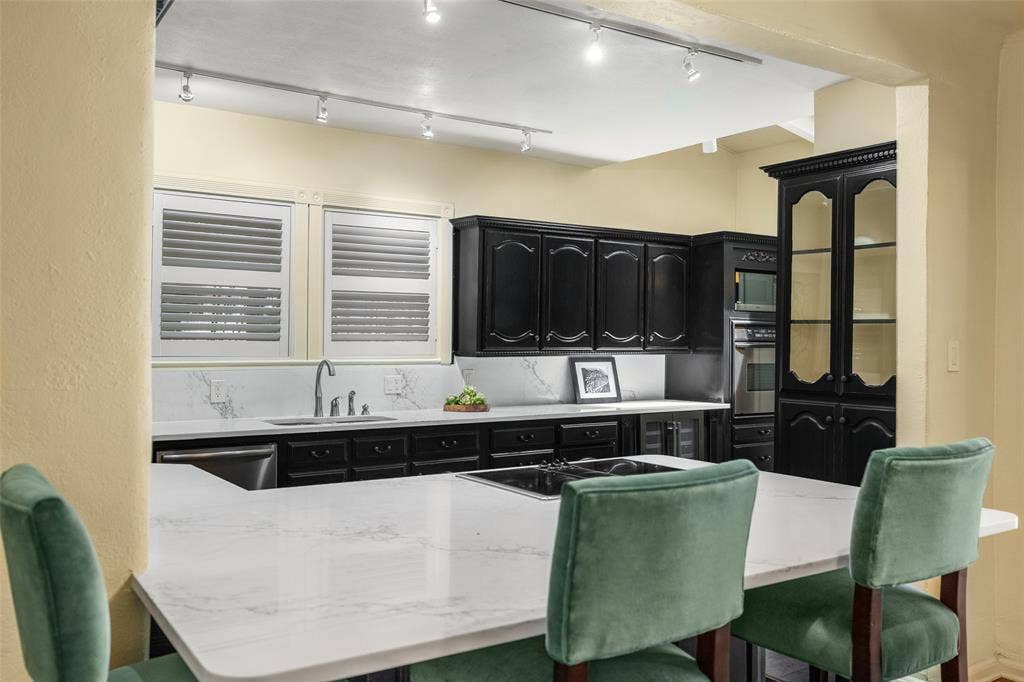 4310 Rawlins Street, Dallas, TX 75219 Custom Cabinetry
