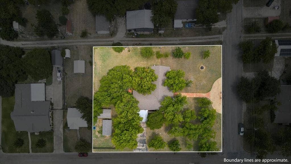 612 W Highland Street, West, TX 76691 Expansive property with mature trees surrounding the main residence