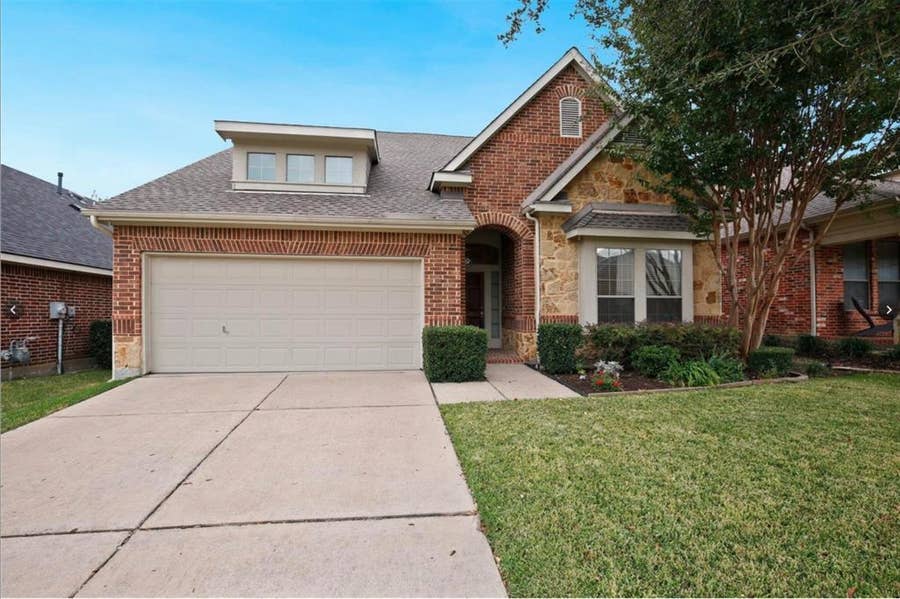Property photo for 6939 Chackbay Lane, Dallas, TX