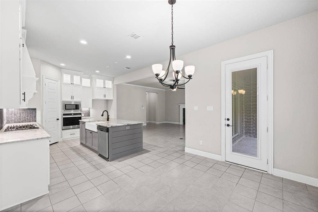 3200 Tail Water Drive, Mansfield, TX 76063 View of the kitchen from the breakfast room