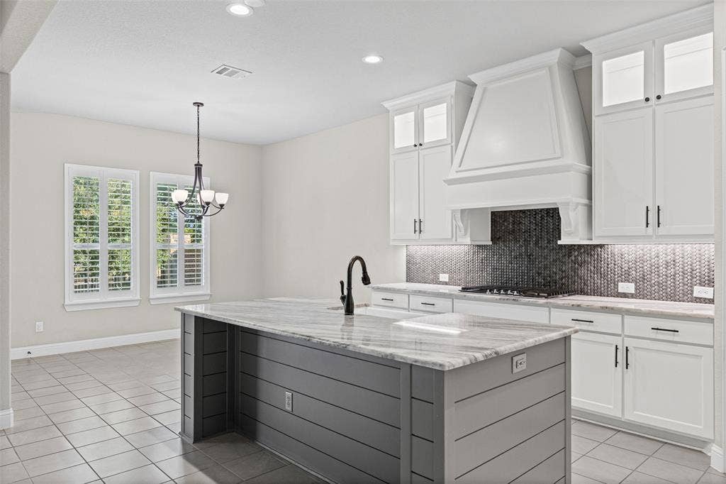 3200 Tail Water Drive, Mansfield, TX 76063 Gorgeous kitchen with stainless appliances, beautiful counters, center island and gas cooktop