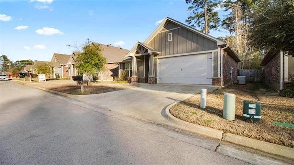 2927 Meadow Brook Trail, Tyler, TX 75701 2927 Meadow Brook Trail, Tyler, TX 75701