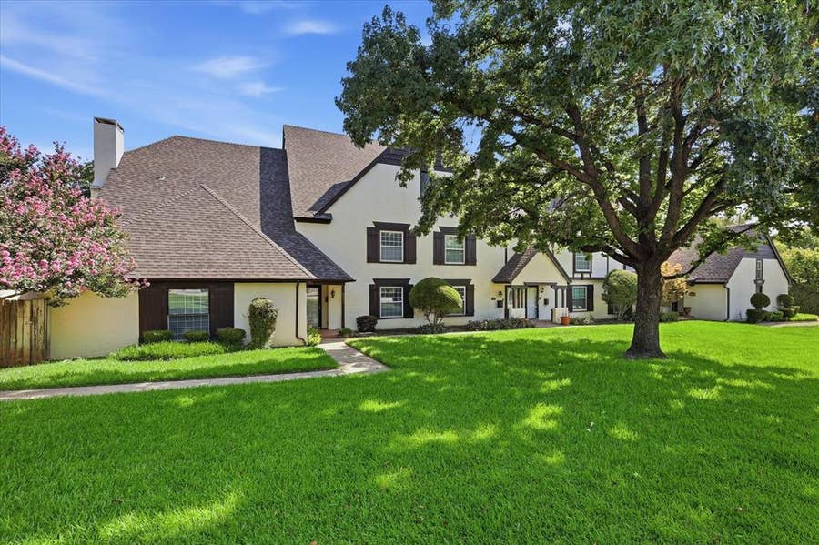 Property photo for 981 Chateau Valee Circle, Bedford, TX