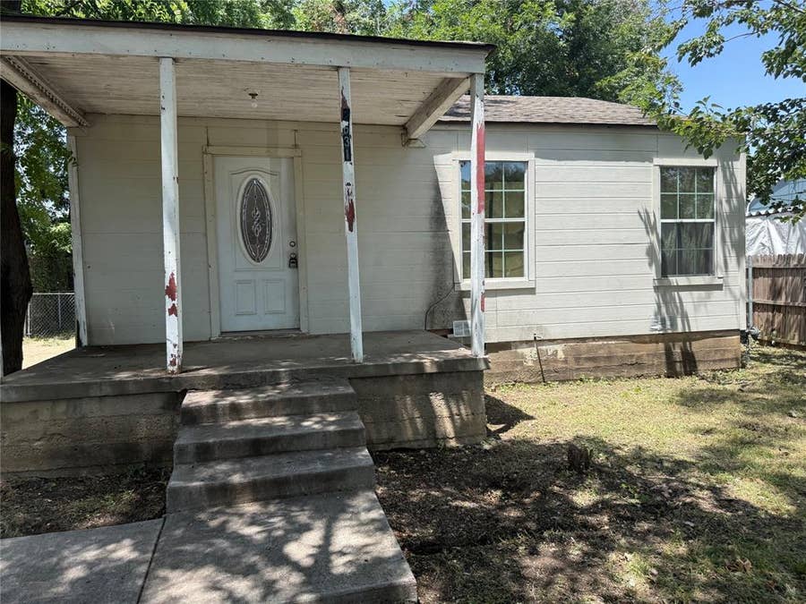Property photo for 2631 Bentley Avenue, Dallas, TX