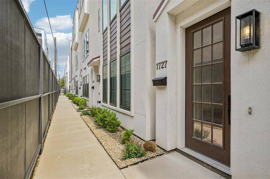 Property photo for 1727 Novela Way, Dallas, TX