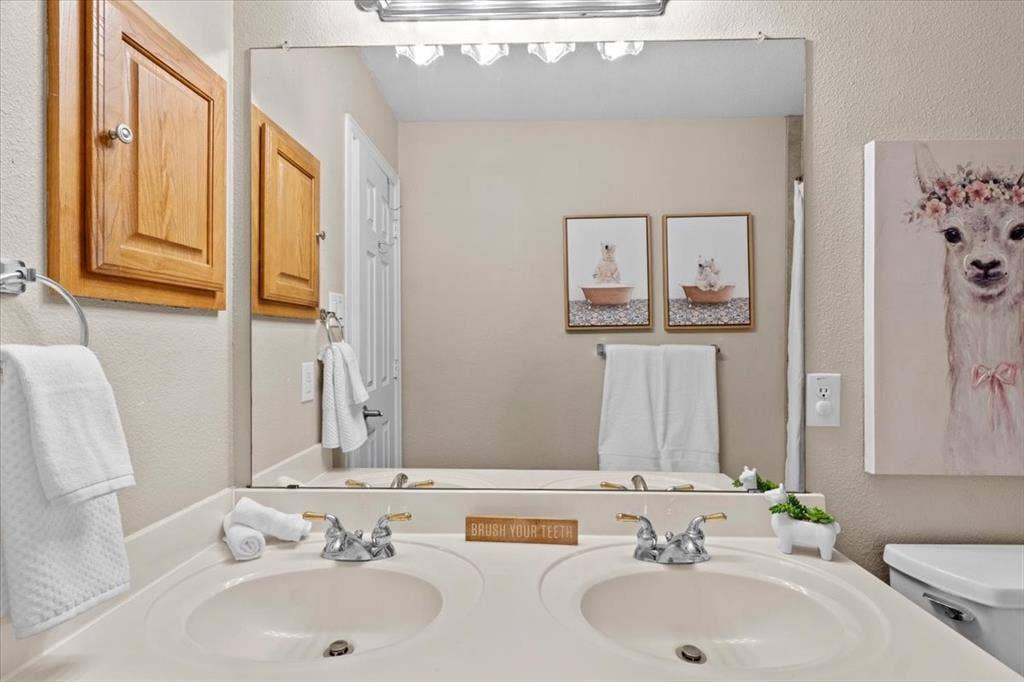 1502 Chase Oaks Drive, Keller, TX 76248 Upstairs bathroom includes double sinks