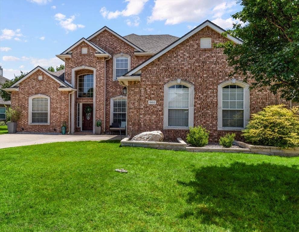 1502 Chase Oaks Drive, Keller, TX 76248 Large front yard (grass color enhanced)