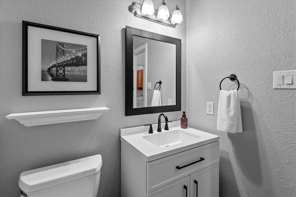 1502 Chase Oaks Drive, Keller, TX 76248 Downstairs bathroom remodel