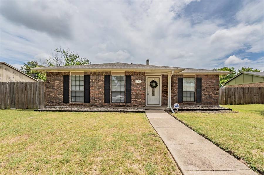 Property photo for 720 Nora Lane, DeSoto, TX