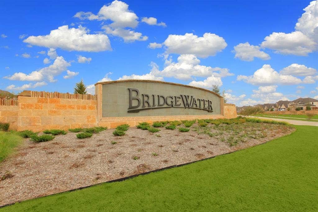 2042 Dripping Spring Avenue, Midlothian, TX 76065