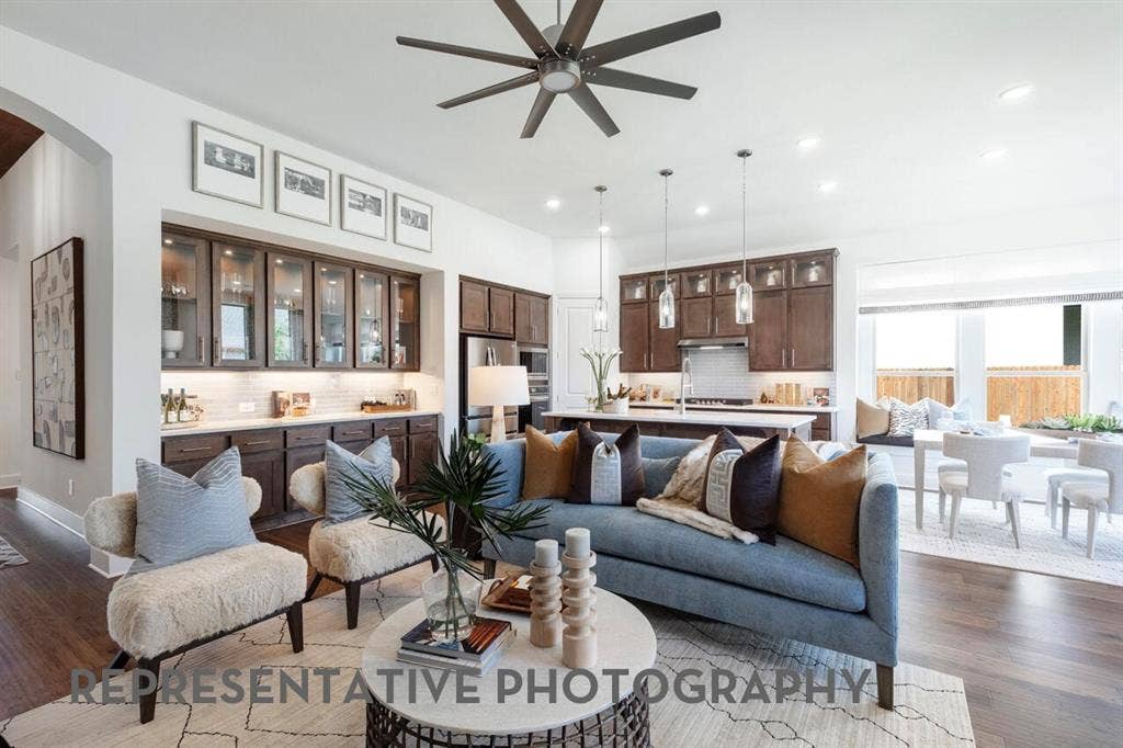 2042 Dripping Spring Avenue, Midlothian, TX 76065