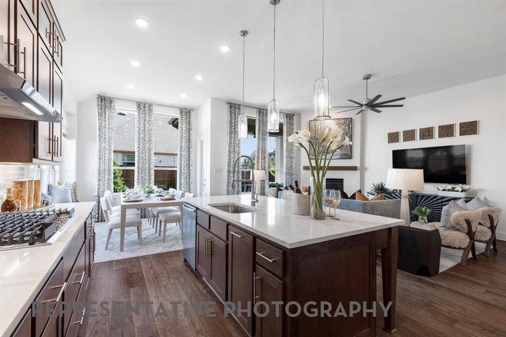 2042 Dripping Spring Avenue, Midlothian, TX 76065
