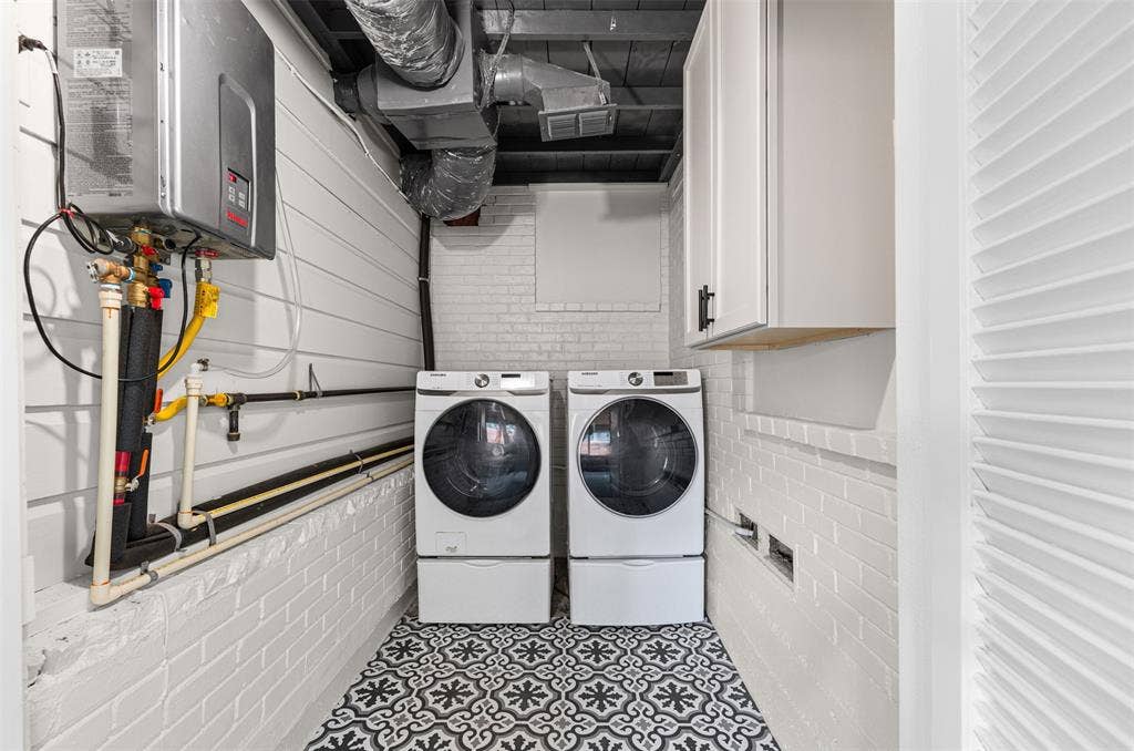 311 N Tennant Street, Dallas, TX 75208 Laundry room with tankless water heater