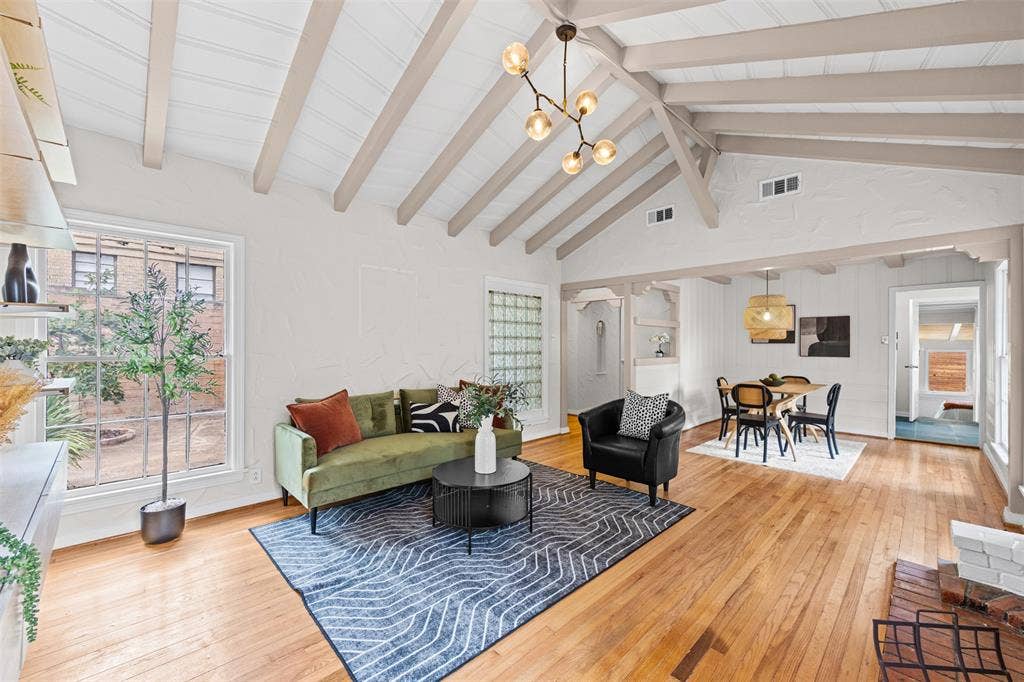 311 N Tennant Street, Dallas, TX 75208 Living room with tons of natural light and hardwoods