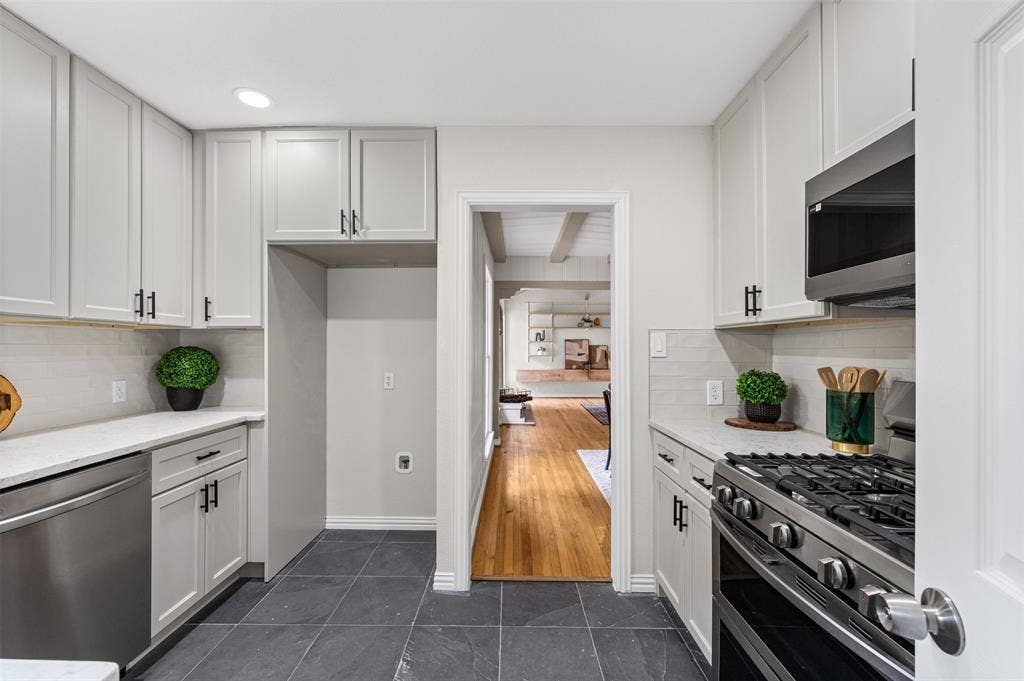 311 N Tennant Street, Dallas, TX 75208 Fully updated kitchen with all NEW appliances