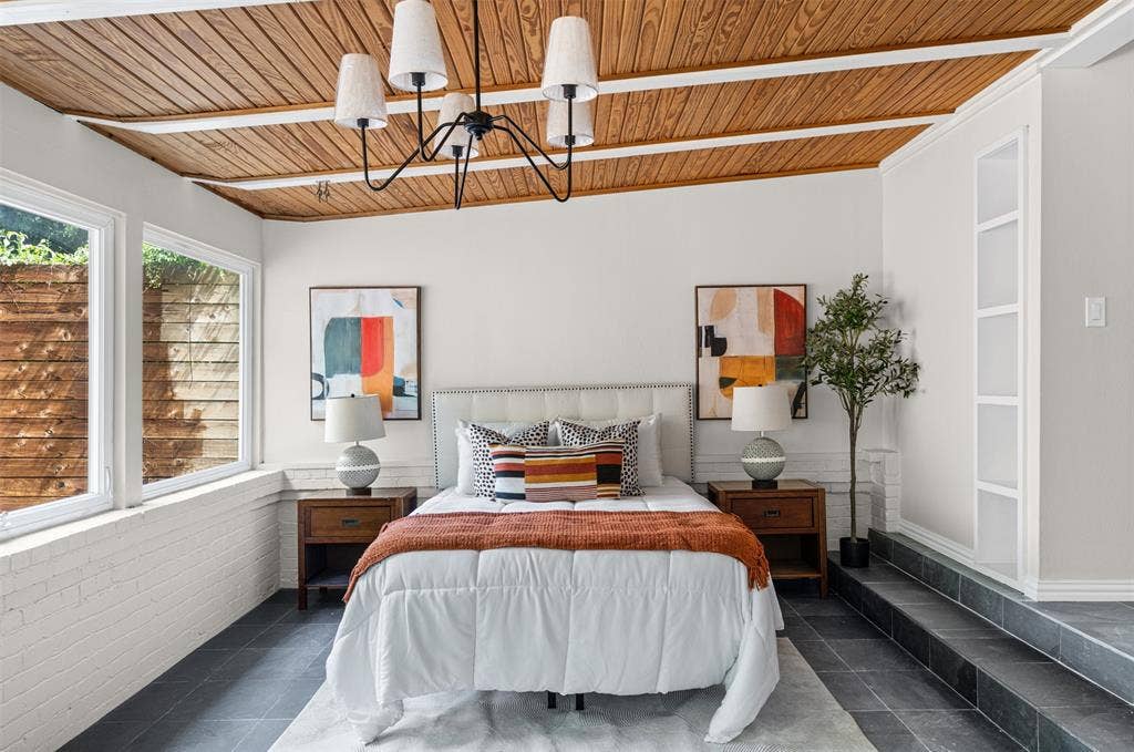 311 N Tennant Street, Dallas, TX 75208 Beautiful bedroom with tons of natural light