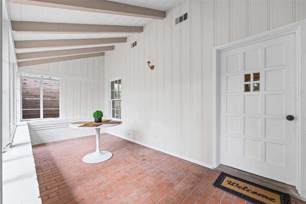311 N Tennant Street, Dallas, TX 75208 Front sunroom with beams and lots of natural light