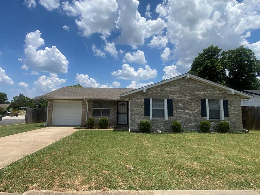 Property photo for 6520 Warm Moon Lane, Dallas, TX