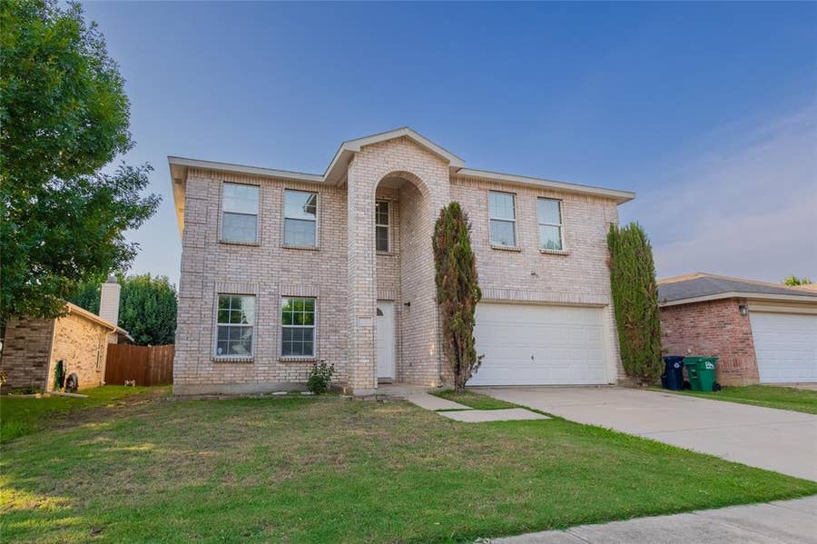 Property photo for 5718 Green Ivy Road, Denton, TX