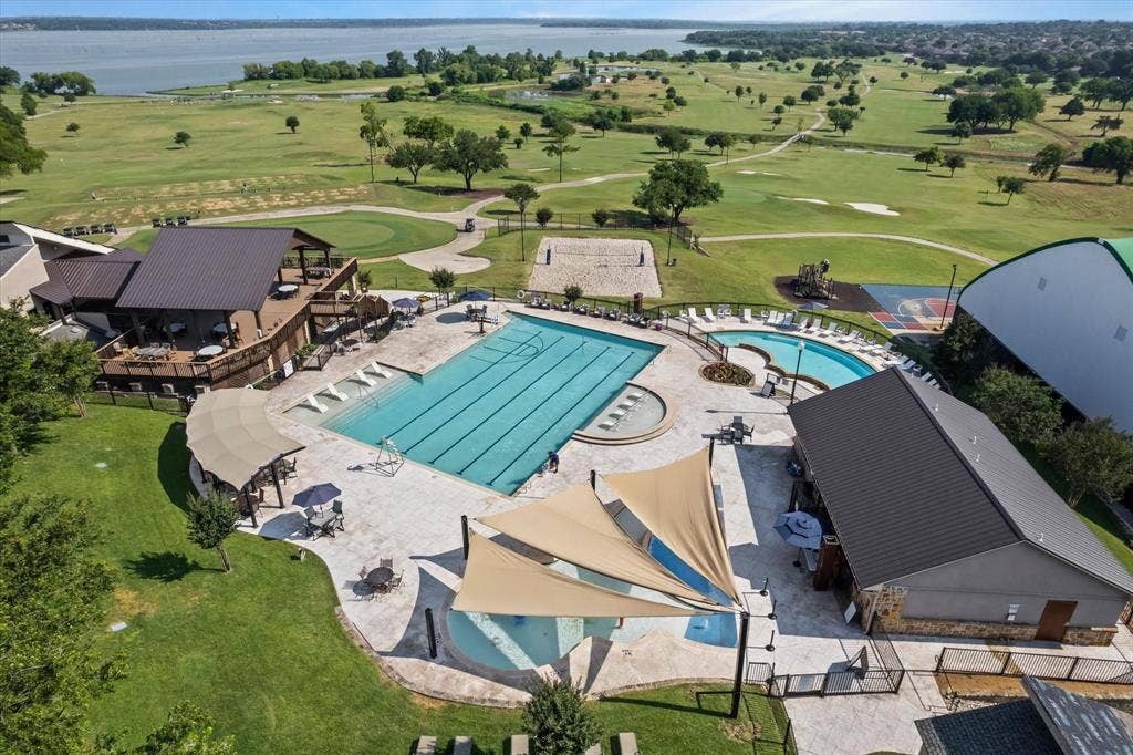 1380 Southern Pines Drive, Rockwall, TX 75087 Rockwall Golf & Athletic Club Pools