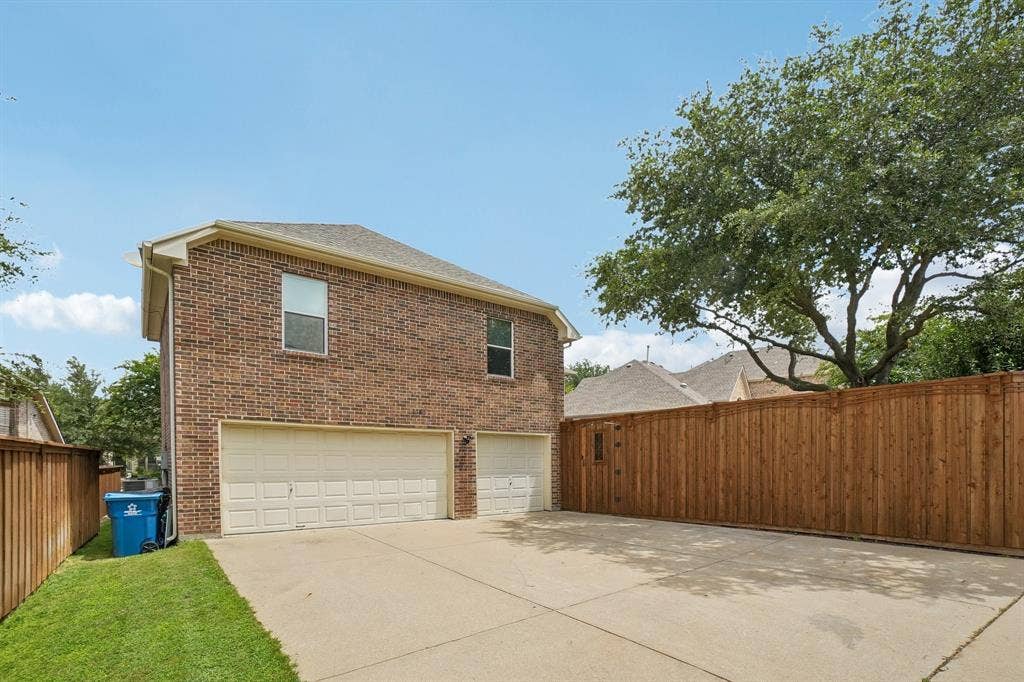 1380 Southern Pines Drive, Rockwall, TX 75087 3 Car garage!