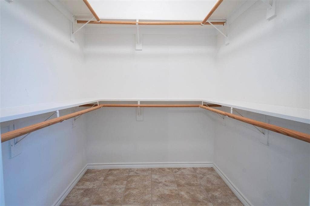 304 Port Drive, Gun Barrel City, TX 75156 Primary walk-in closet