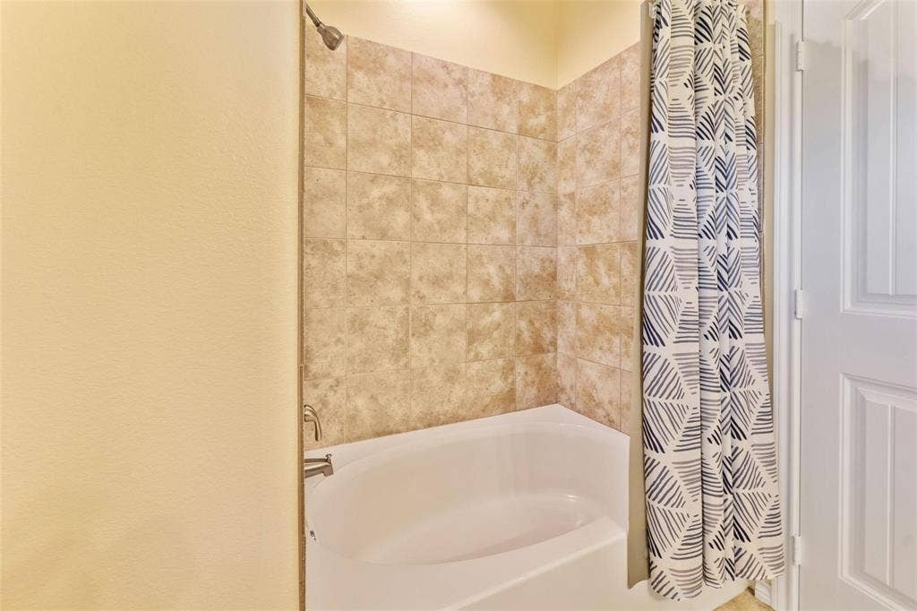 304 Port Drive, Gun Barrel City, TX 75156 Primary Bathroom