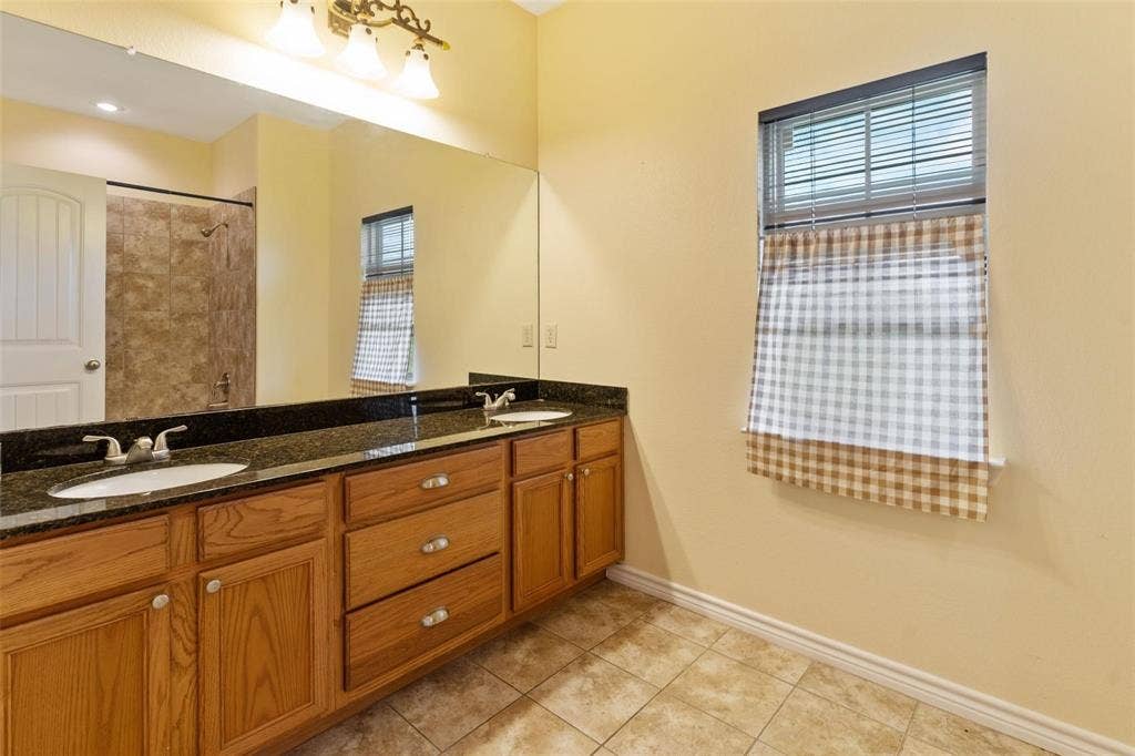 304 Port Drive, Gun Barrel City, TX 75156 Primary Bathroom