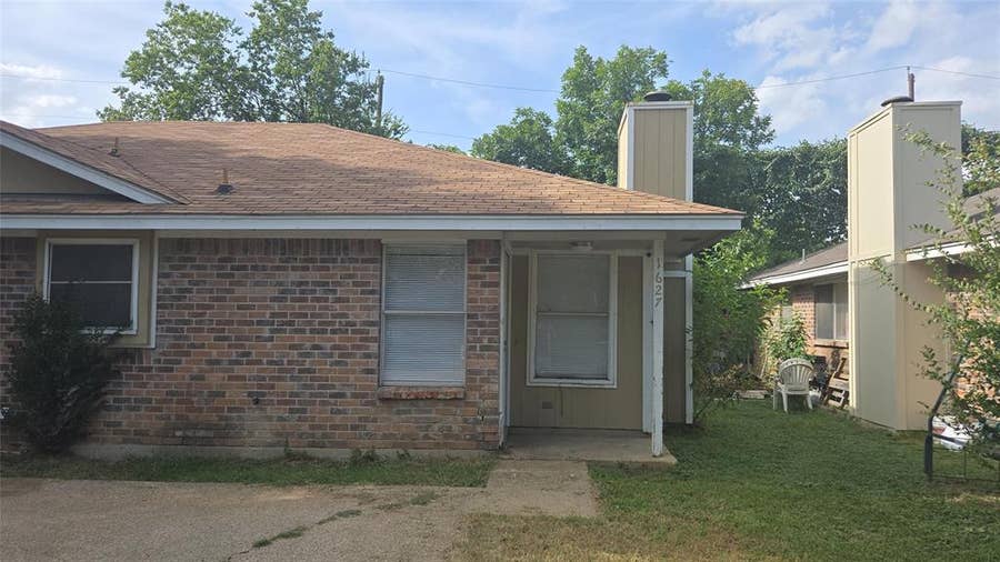 Property photo for 1627 Windsong Lane, Irving, TX