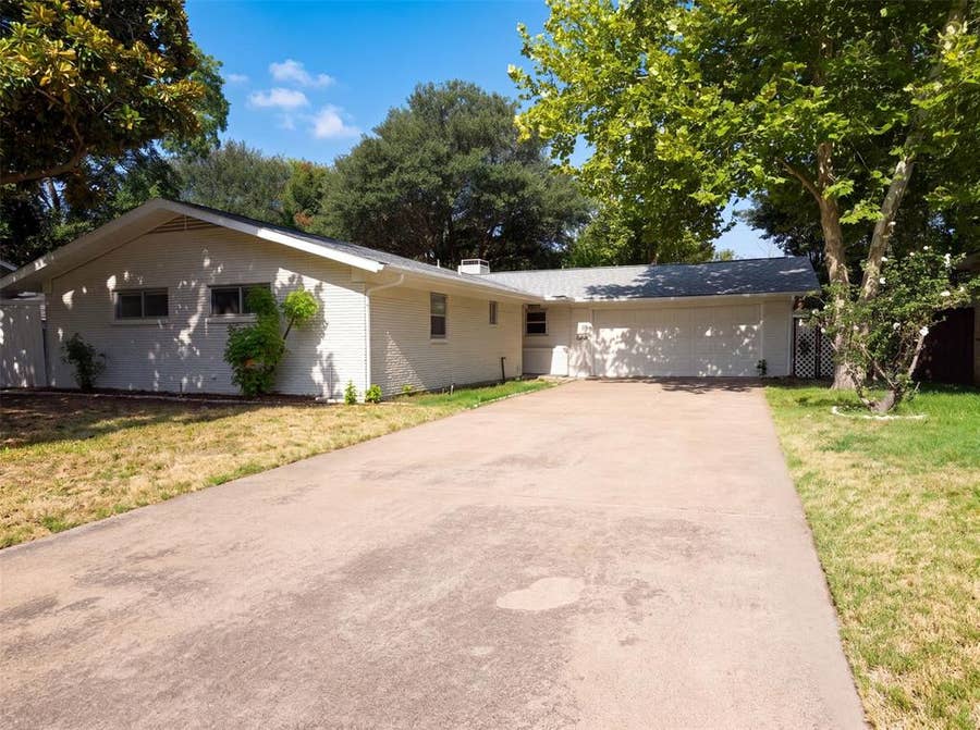 Property photo for 725 Ridgecrest Drive, Irving, TX