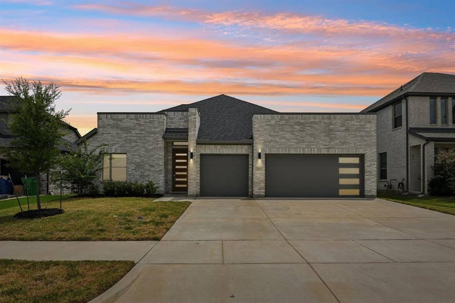 Property photo for 452 Leopold Trail, Waxahachie, TX